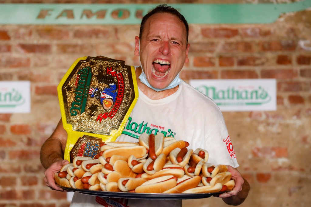 Joey Chestnut competes in hot dog-eating contest in Texas [Video]