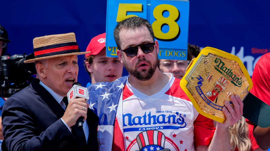 Hot dog eating contest: Winner eats 58 [Video]