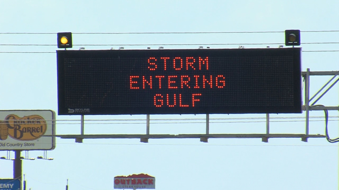 Texas prepares highways for potential Beryl evacuees [Video]