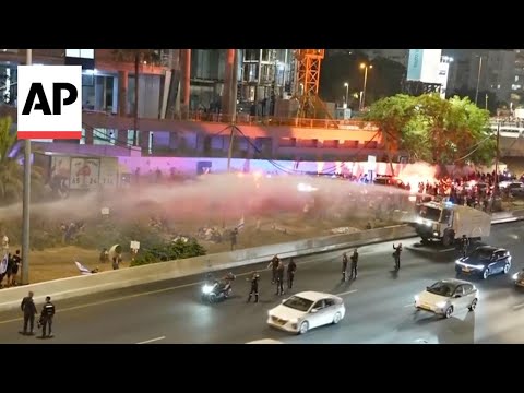 Tel Aviv police use water cannons against protesters demanding hostage release deal, fresh elections [Video]