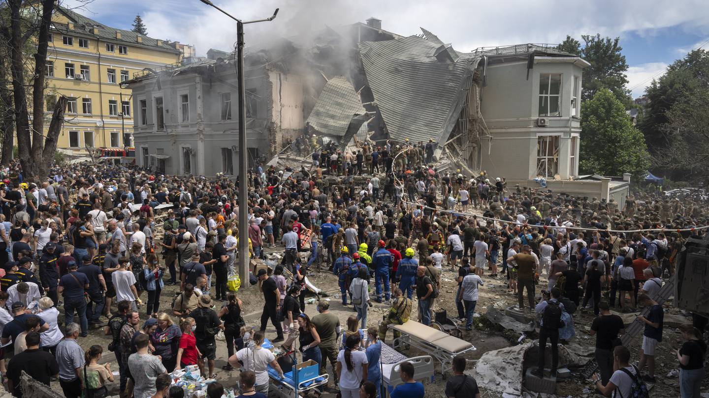 Dozens are killed as Russia bombards Ukraine. Among the buildings hit was a Kyiv children’s hospital  WHIO TV 7 and WHIO Radio [Video]