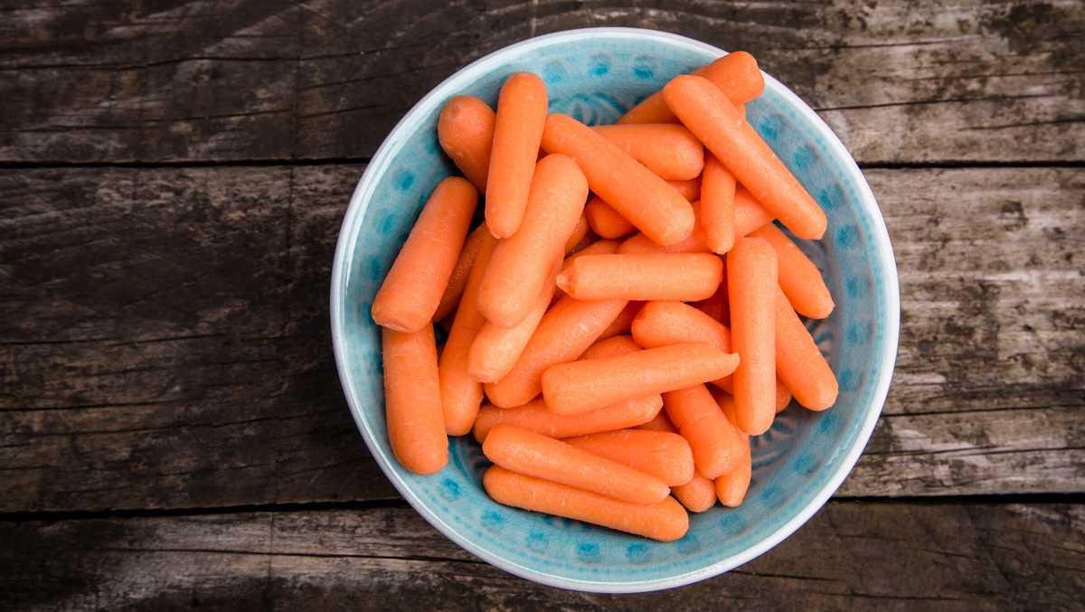 Eating carrots can be a simple way to get a boost of beneficial nutrients, according to nutritionists [Video]