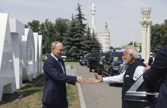 Putin hosts India’s prime minister to deepen ties, but Ukraine looms over their relationship [Video]