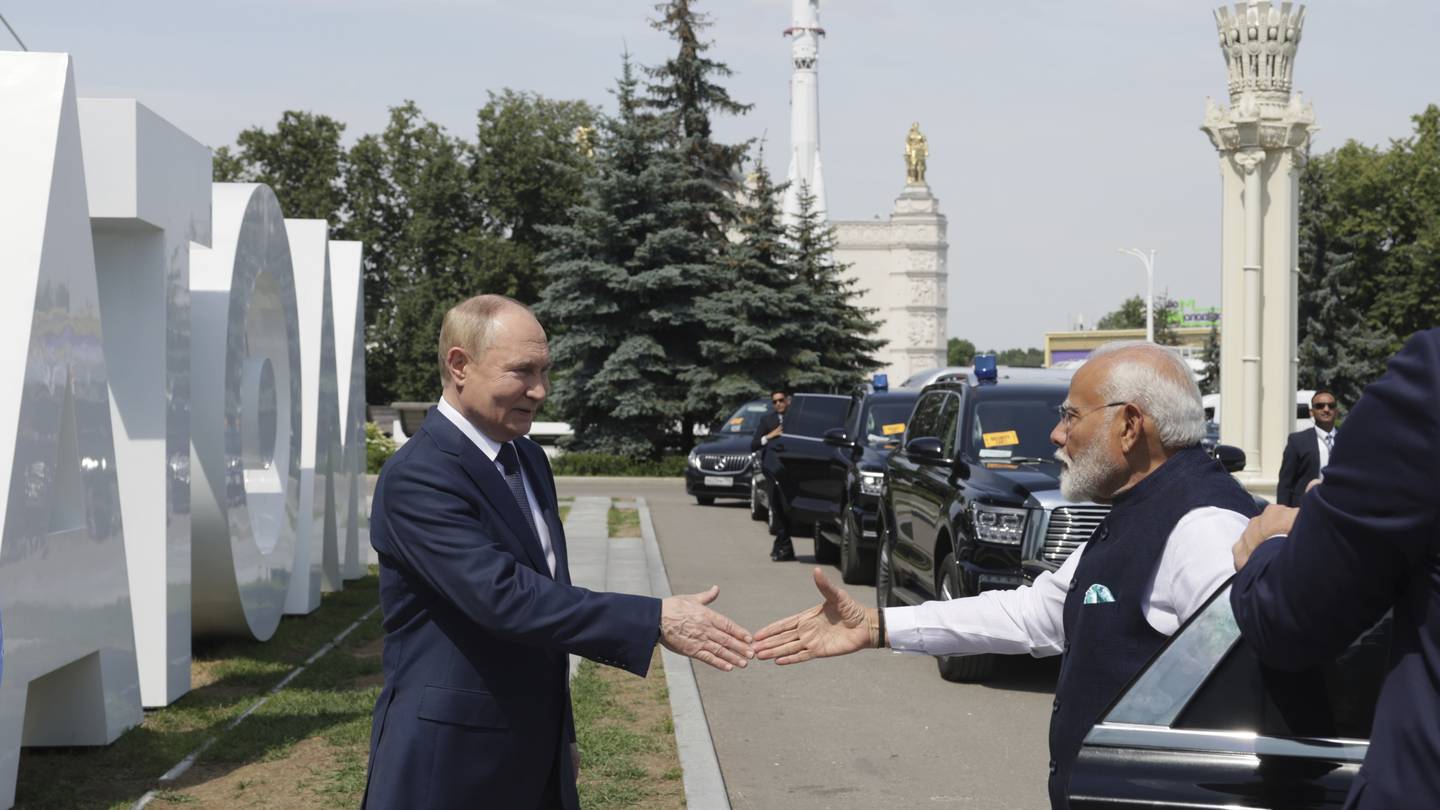 Putin hosts India’s prime minister to deepen ties, but Ukraine looms over their relationship  WSB-TV Channel 2 [Video]