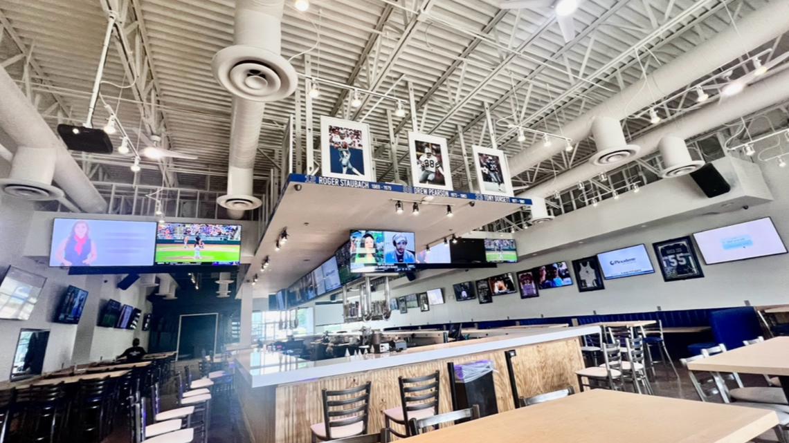 Dallas Cowboys legend Michael Irvin opens sports bar, restaurant [Video]