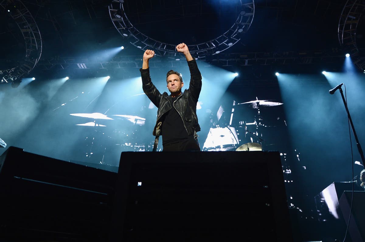 The Killers pause O2 gig to show England win before launching into Mr Brightside [Video]