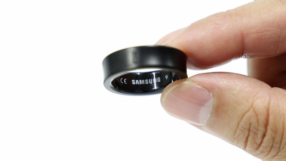 Samsung unveils 1st smart ring with biometric health monitoring, how it stacks up to the Oura Ring [Video]