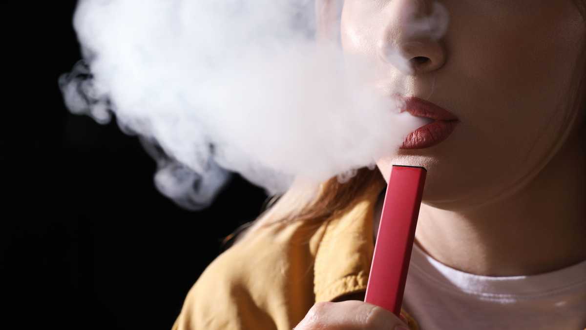 Secondhand e-cigarettes expose kids to less nicotine than cigarettes, study says [Video]