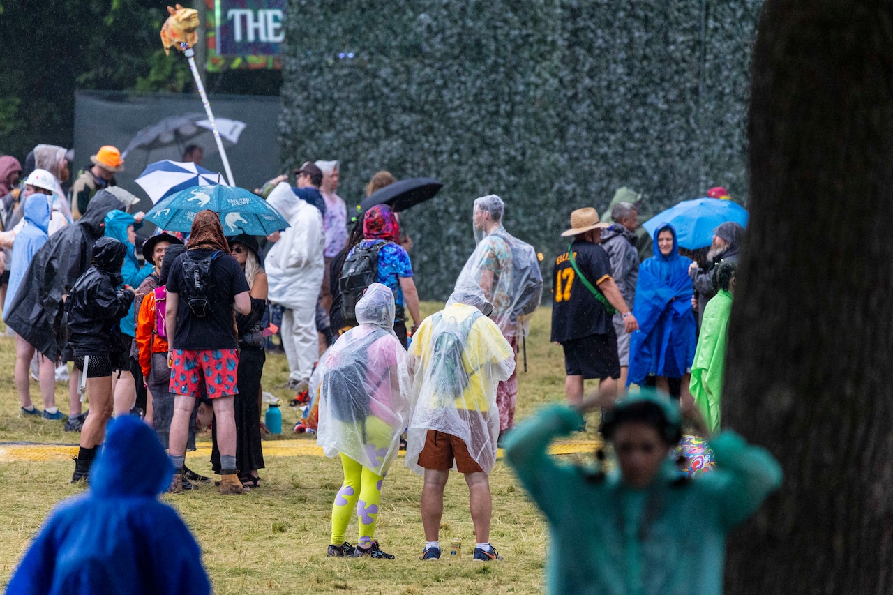 Mass. weather: Widespread showers, thunderstorms possible Friday night [Video]