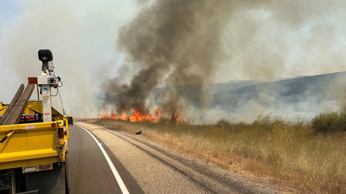 US-95 reopens after fire engulfed both sides of highway [Video]