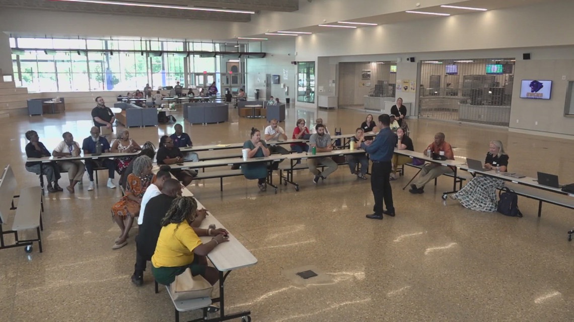 Parents weigh vision for Waco ISD, superintendent to retire [Video]