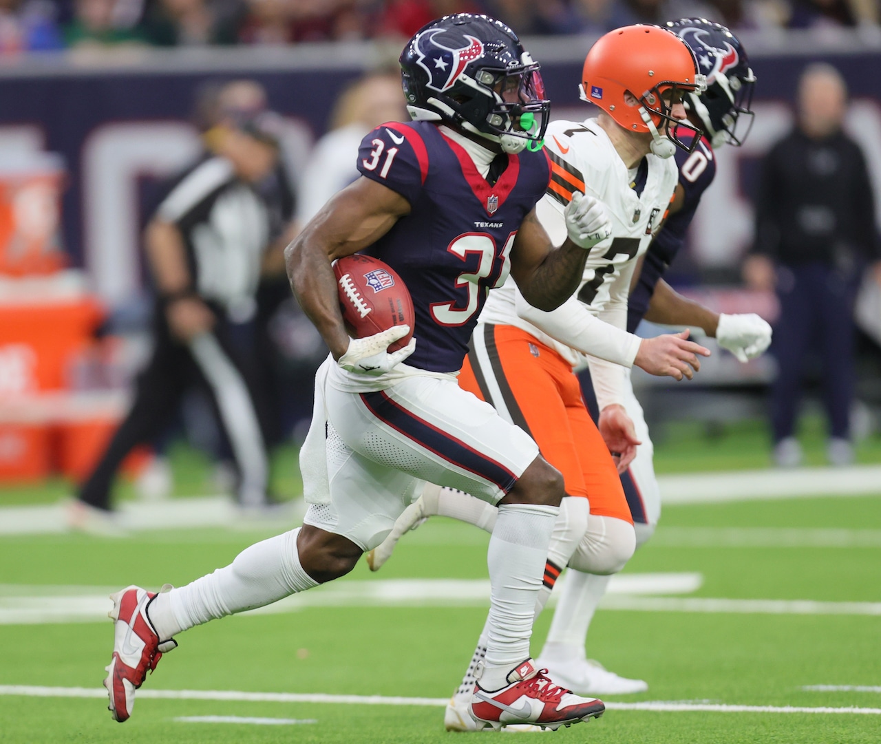 Dustin Hopkins, who toiled in the most difficult kicking environment in the NFL, signs his 3-year Browns extension [Video]