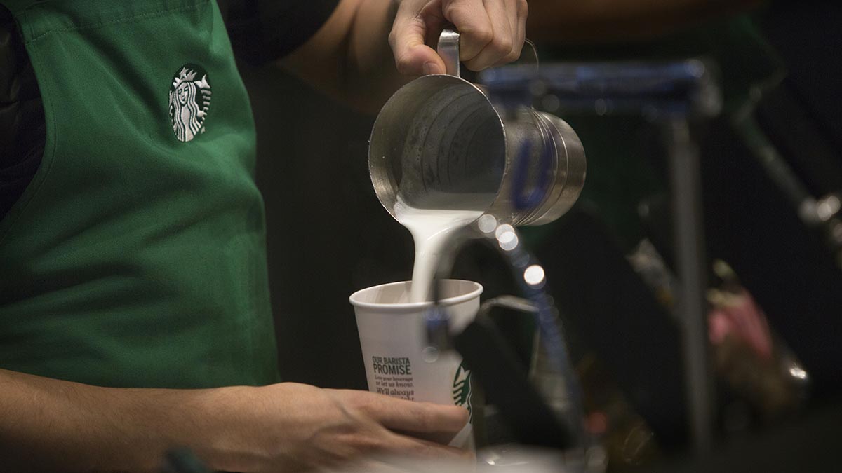 Microsoft outage takes down Starbucks mobile ordering, causing chaos for baristas  NBC New York [Video]