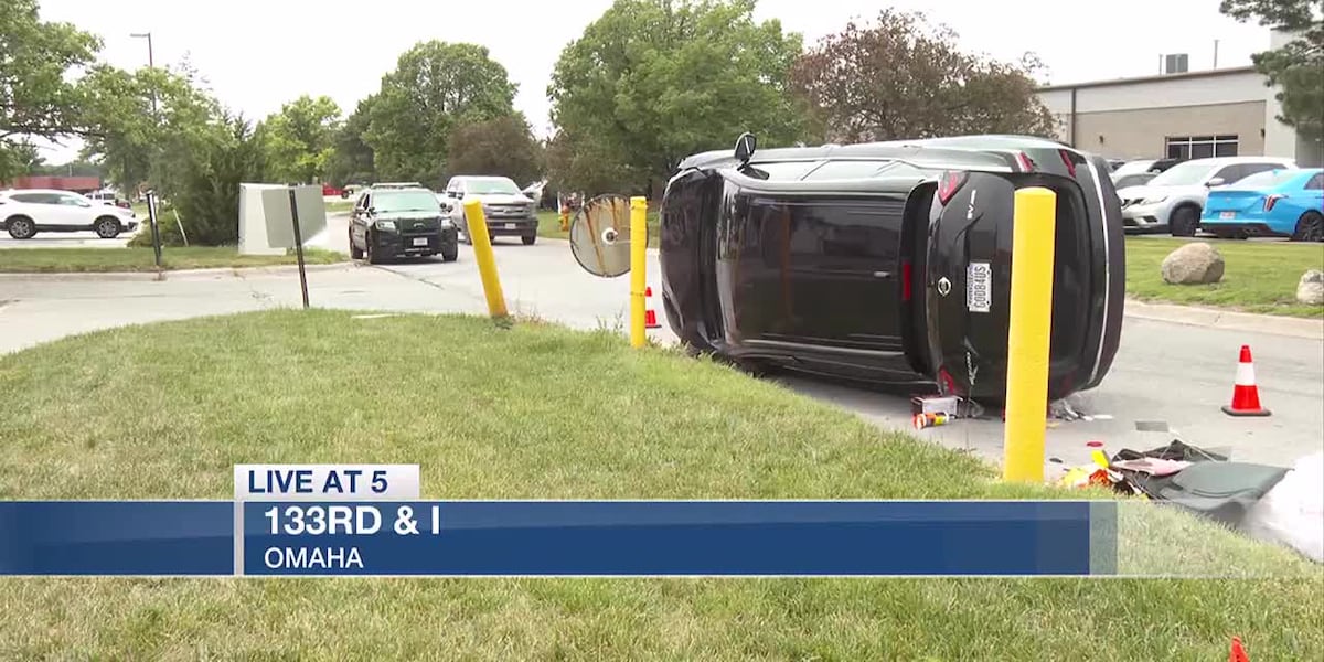 Omaha rollover crash sends two people to the hospital [Video]