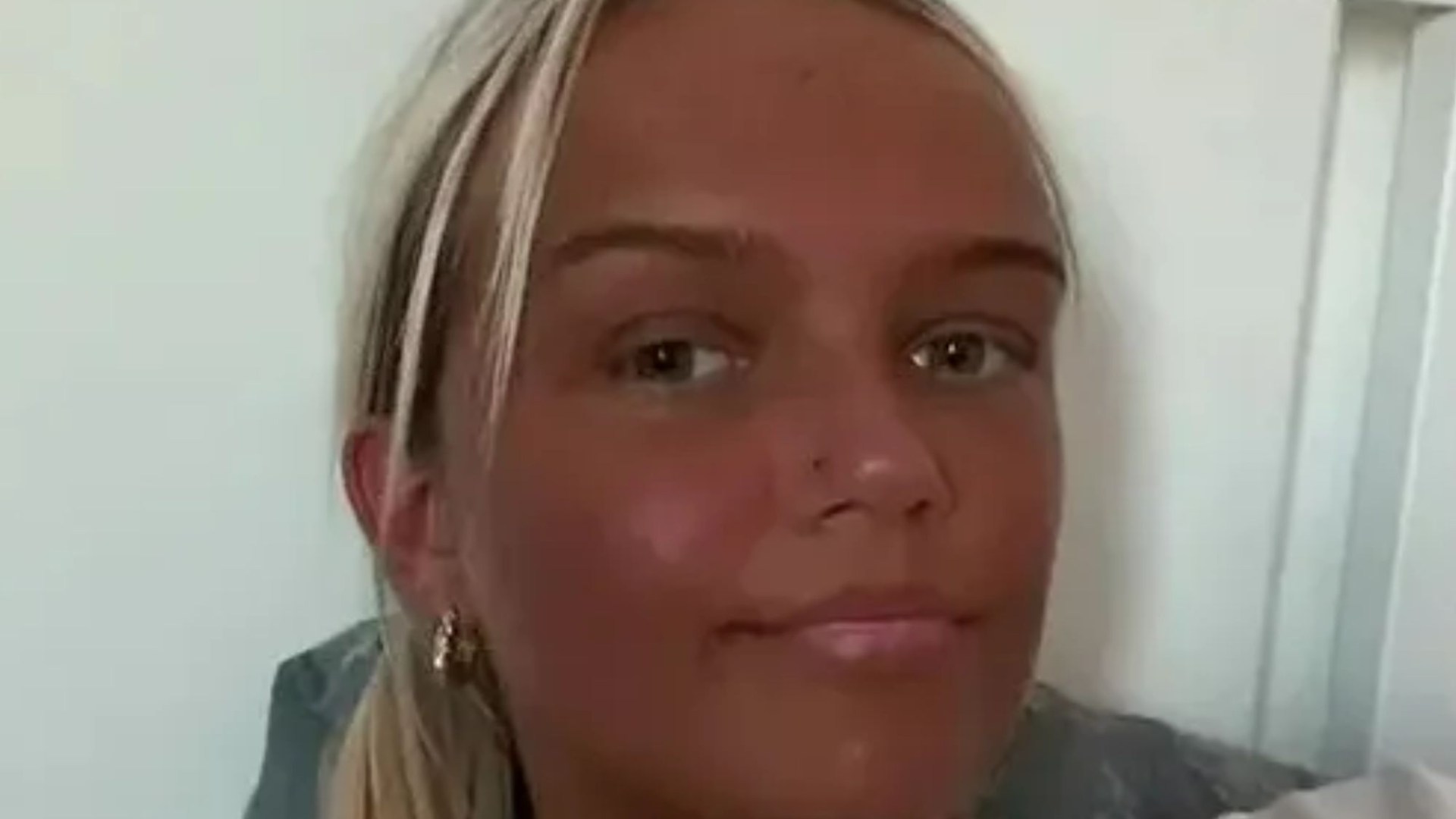 Im 21 and Im addicted to sunbeds – trolls say Im too dark and look dirty, but I dont go on them to be pale [Video]