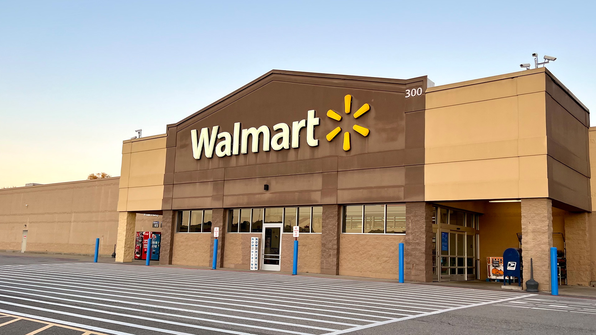 ‘Honest are the ones suffering,’ Walmart shopper slams as ‘no one’ to unlock products in ‘difficult’ anti-theft measures [Video]