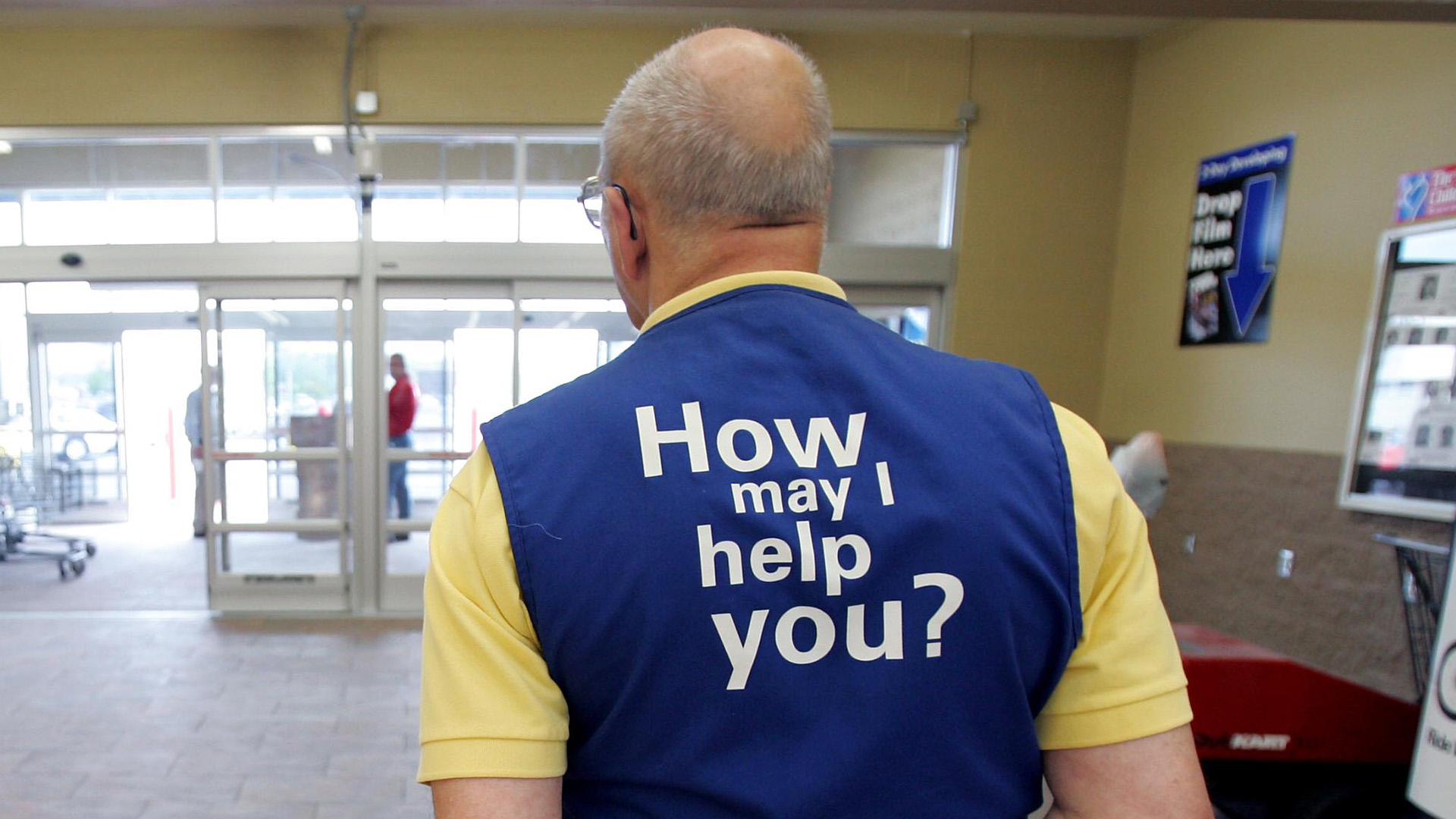 ‘Looked at my receipt 6 times,’ cries Walmart shopper ‘accused of stealing’ by greeter as store promises investigation [Video]