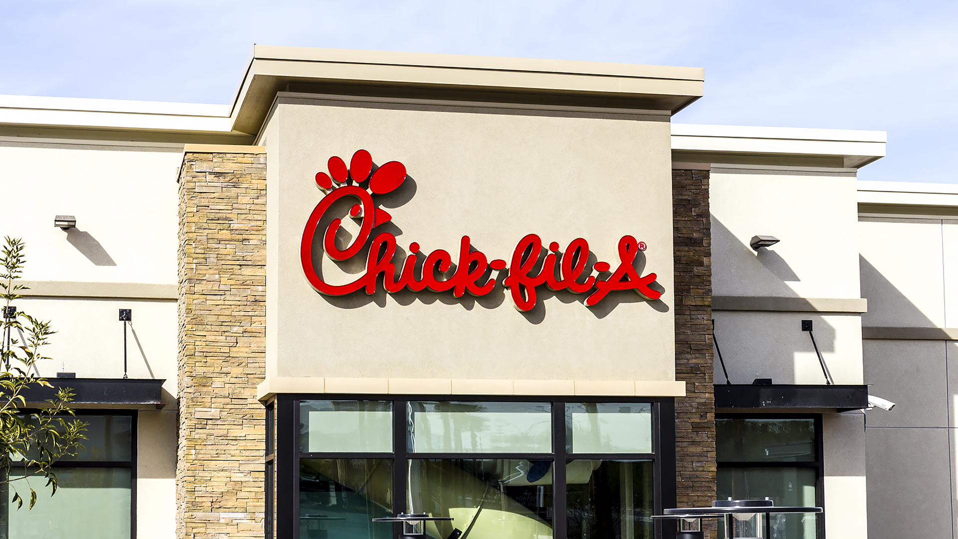 Chick-fil-A launches new way to earn rewards for free food – but customers must look for the ‘cows’ [Video]