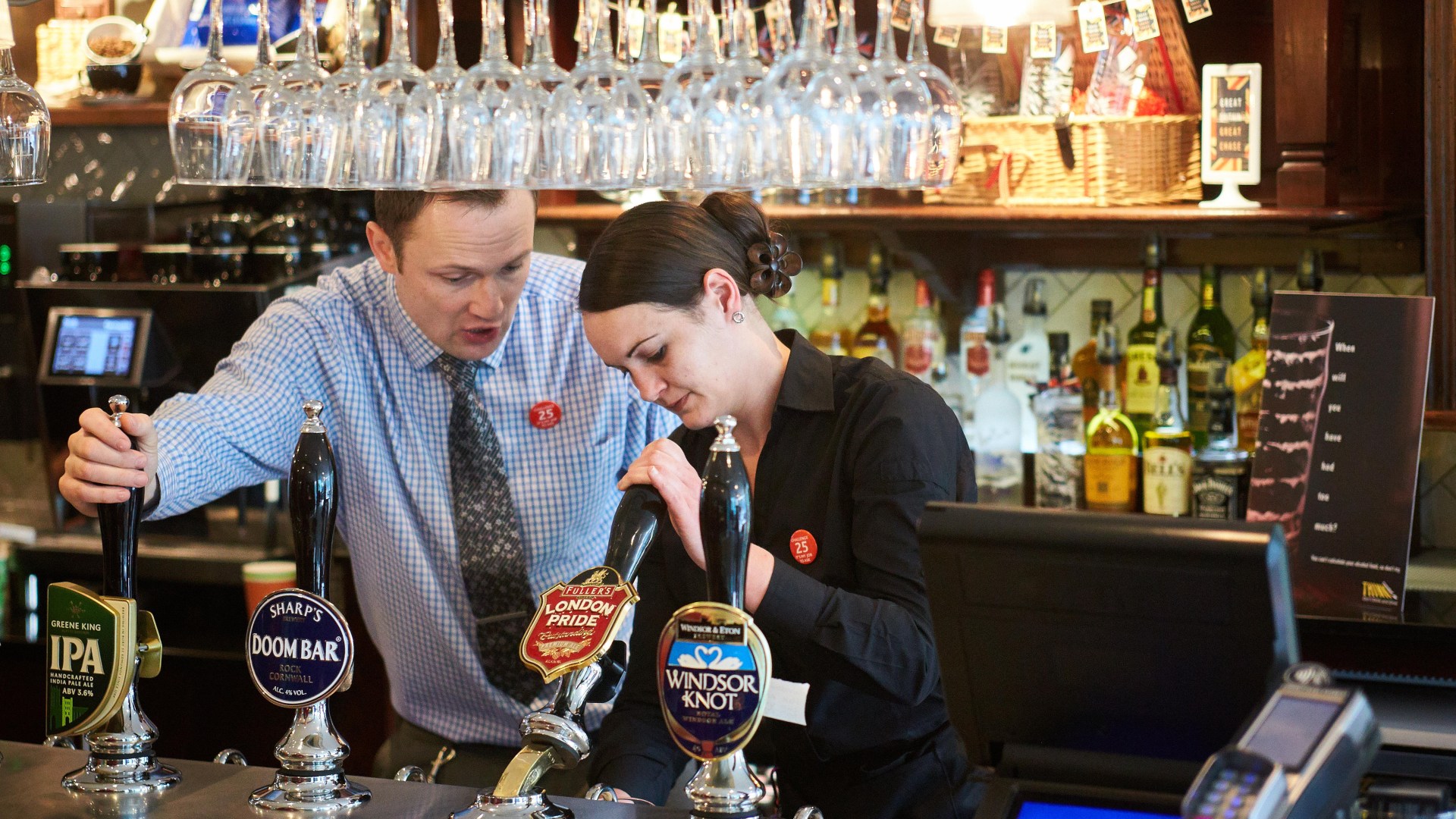 Five tricks Wetherspoons use to make you spend more, according to a marketing expert – from the menu to staff language [Video]