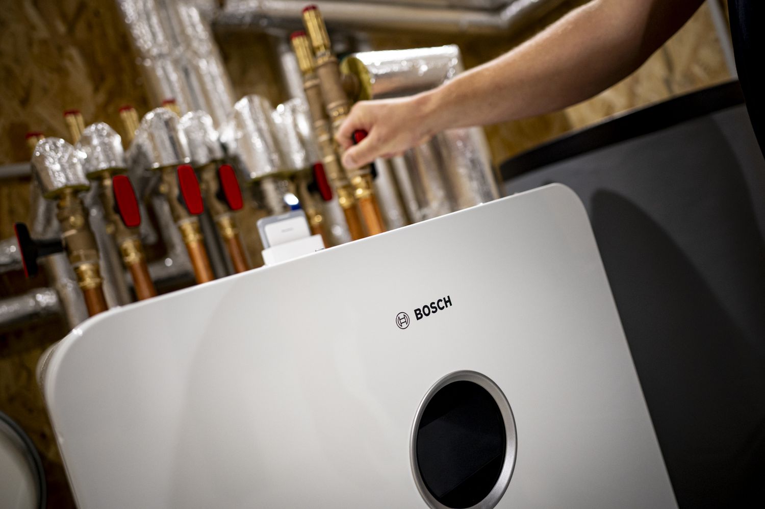 Johnson Controls Sells Residential and Light Commercial HVAC Business to Bosch [Video]