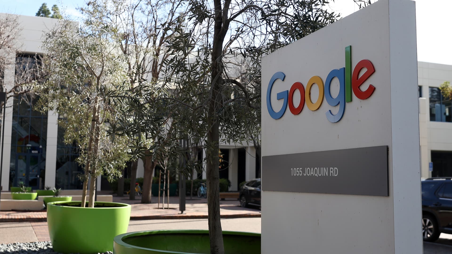 Alphabet reports earnings postmarket Tuesday. What analysts look for [Video]