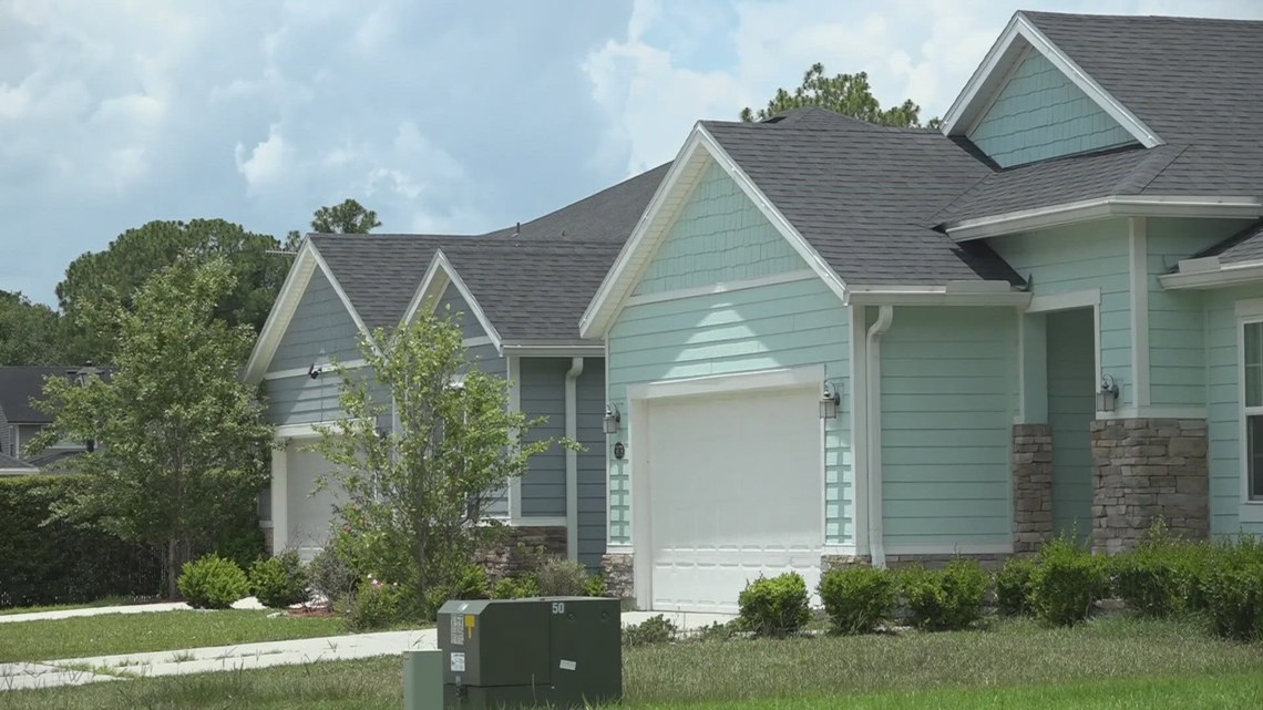 Architects cutting out hallways, making outdoor spaces smaller in newly built homes, study shows [Video]