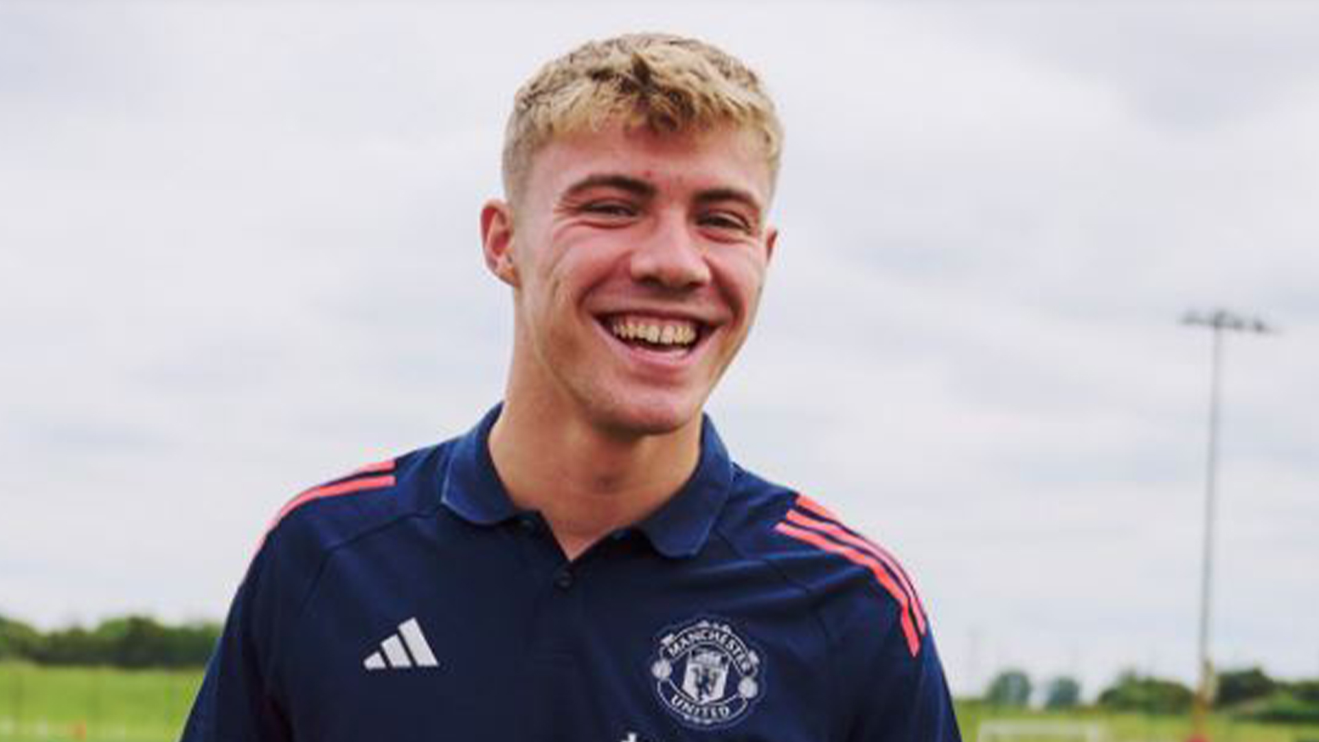 Rasmus Hojlund given new Man Utd shirt number in hint at what Joshua Zirkzee will be [Video]