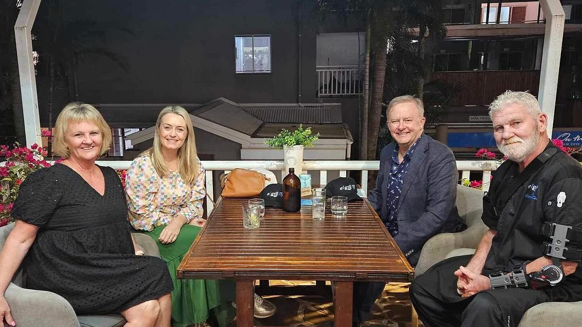 PM Anthony Albanese poses with his fiance Jodie Haydon on their five-day holiday after his whinge about having to do a press conference during his break is slammed by hard-working Aussies [Video]