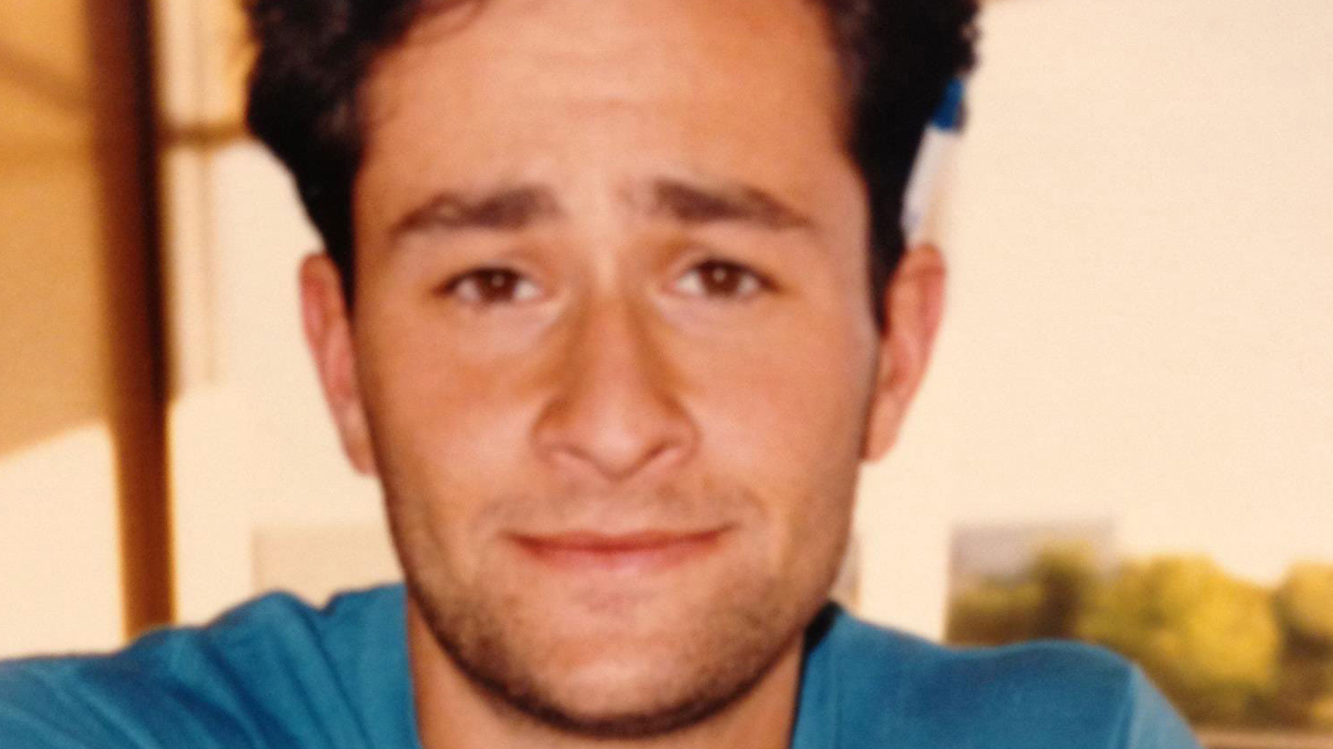 Kamala Harris’ husband unrecognizable in ‘devastatingly handsome’ throwback image as people say ‘we were all young once’ [Video]