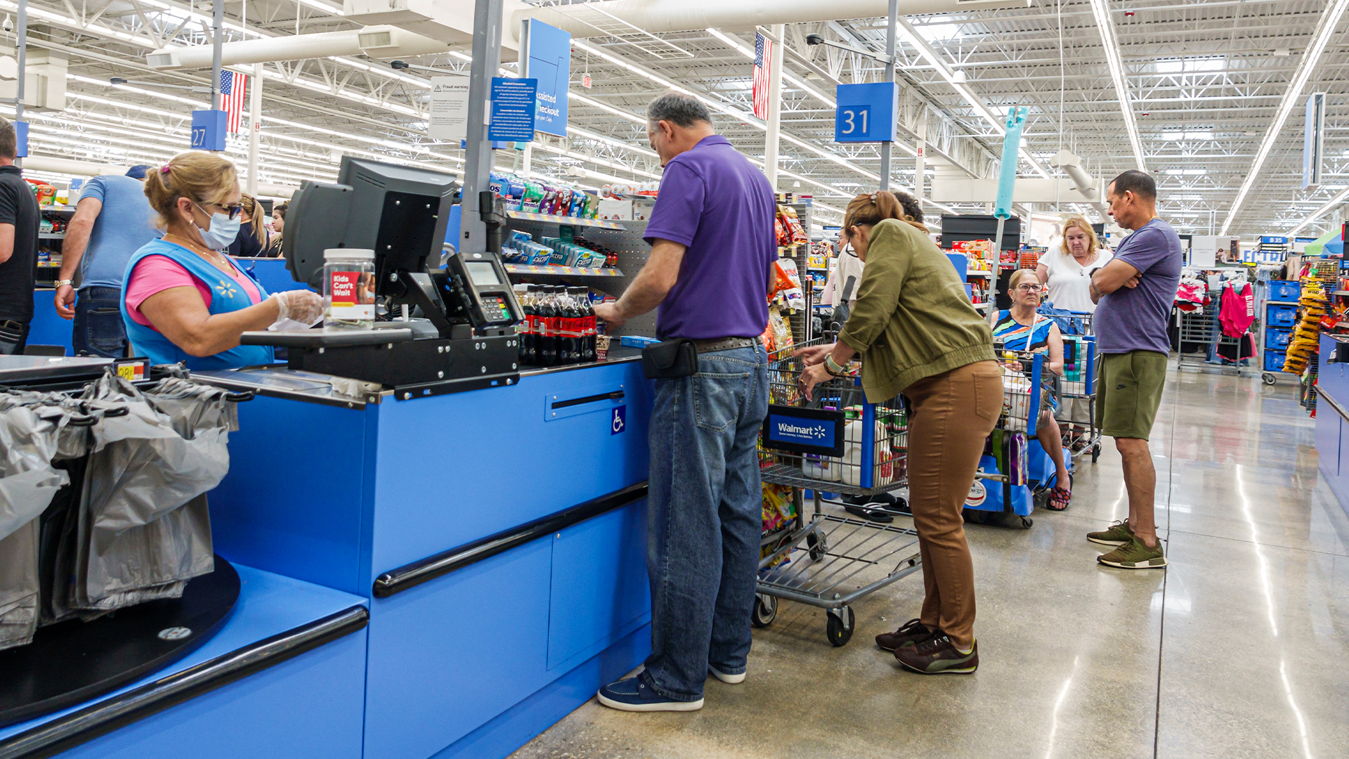 ‘Getting out of hand,’ Walmart shopper cries after waiting 30 minutes to pay – store’s policy shocked her at checkout [Video]