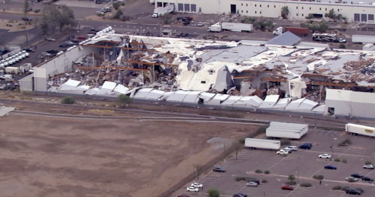 Person unaccounted for in west Phoenix partial commercial roof collapse [Video]