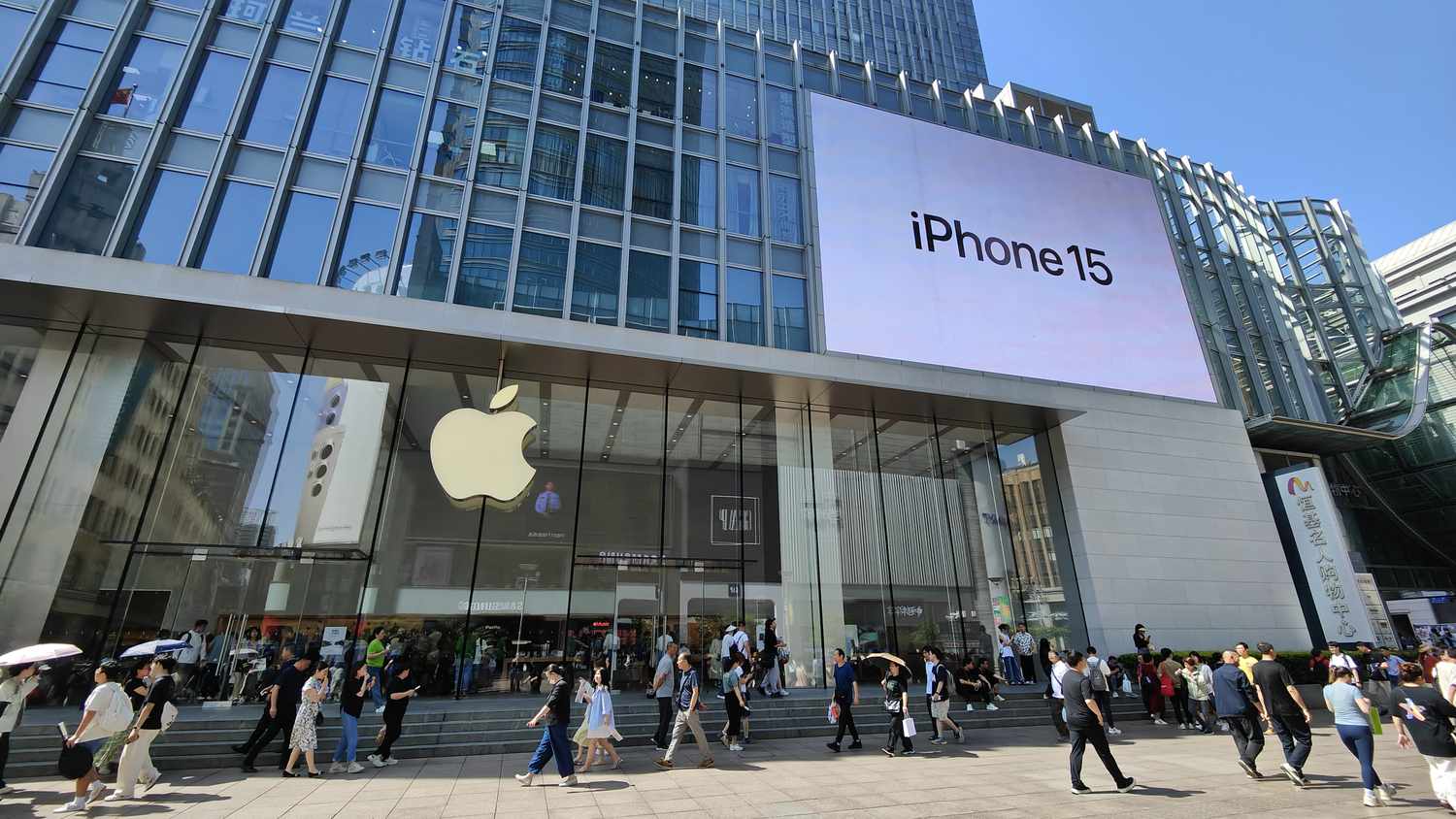 Apple’s Fortunes in China Worsen, Research Firms Say [Video]