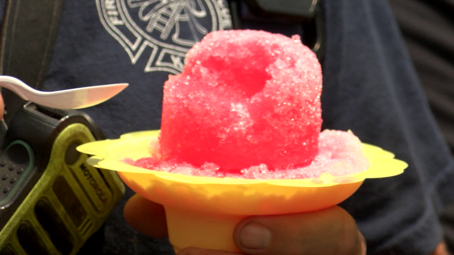 Derby community supports young entrepreneurs at local snow cone stand [Video]