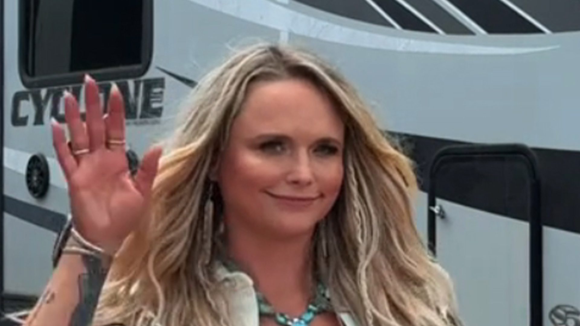 Miranda Lambert ‘walks into big week’ in low-cut dress as fans say star has ‘evolved’ after her husband grinded on women [Video]