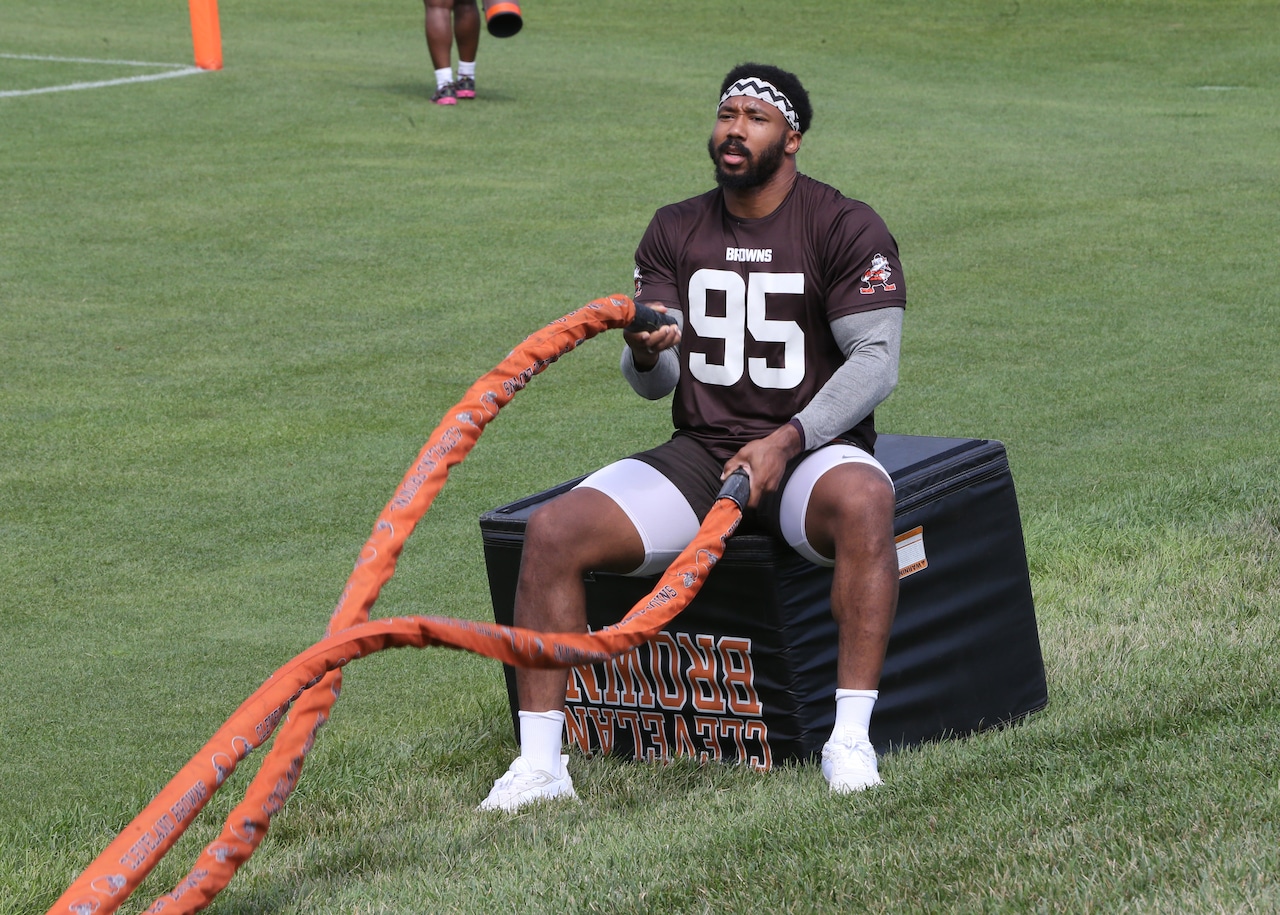 How Myles Garrett has gone from being part of someone elses story to a main-character mentor for the Browns [Video]