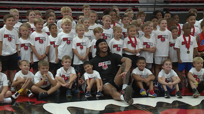 Pro Hog Jaylin Williams hosts first youth basketball camp [Video]