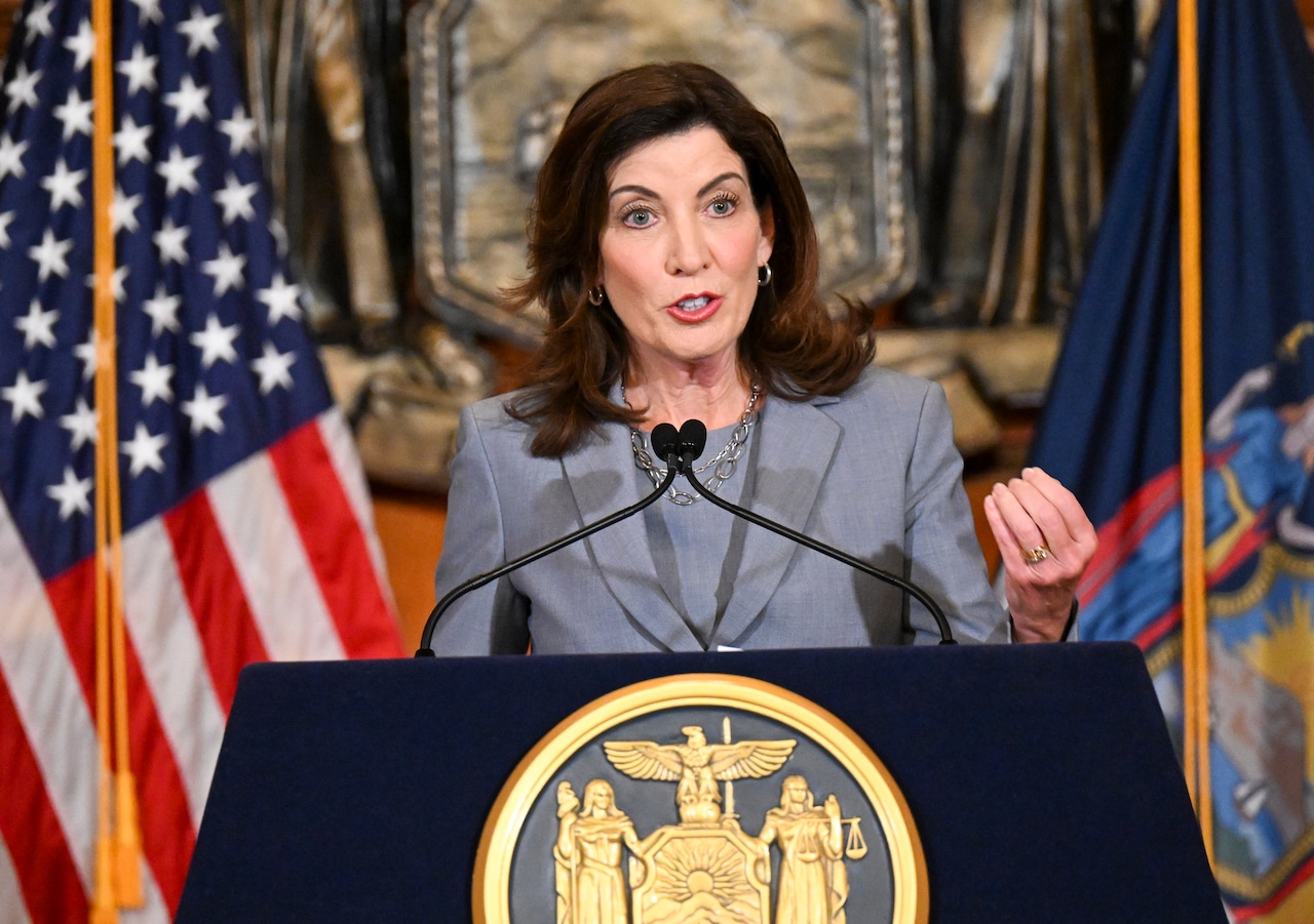 N.Y. Gov. Kathy Hochul announces completion of worlds largest training for explosive-device response [Video]