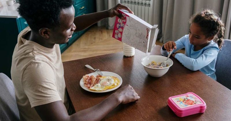 Brilliant cereal box closing hack is already a hit for how easy and effective it is [Video]