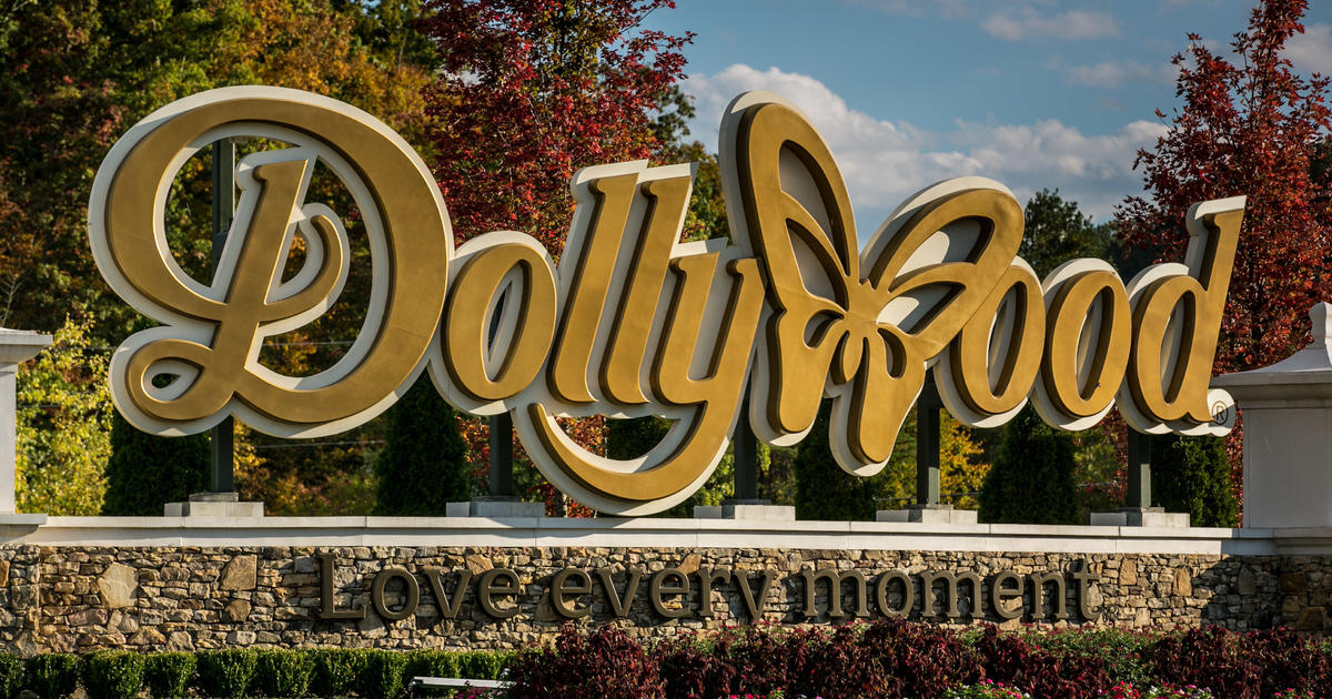 Dolly Parton’s theme park, Dollywood, hit by “unprecedented flooding event” that injured at least 1 [Video]