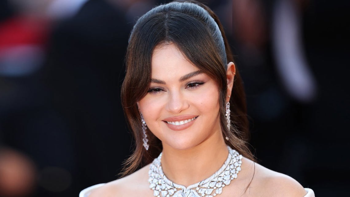 Selena Gomez Reacts to Cosmetic Surgery Speculation [Video]