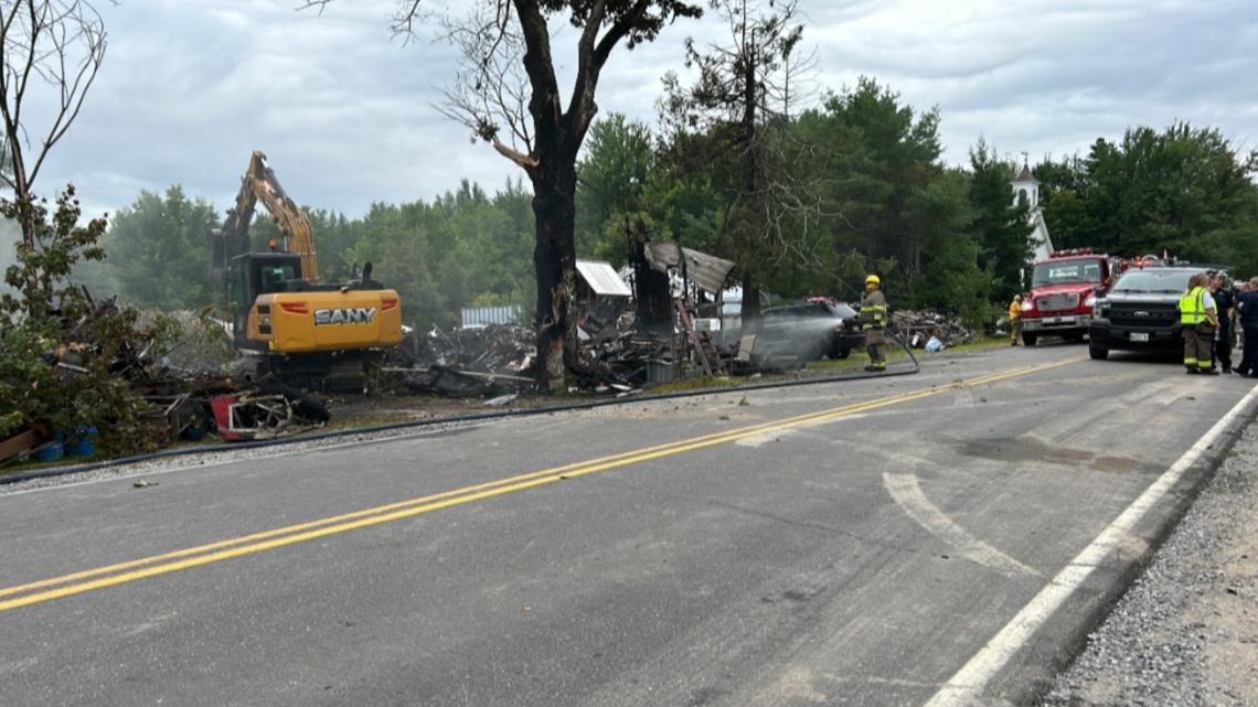 Otisfield, Maine fire closes Route 121 [Video]