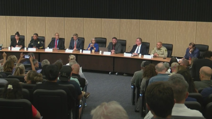 Residents call for action in govs public safety town hall in Albuquerque [Video]