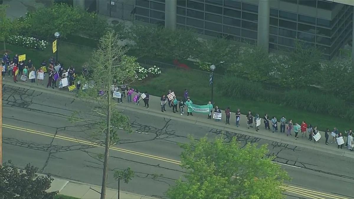 Michigan Medicine employees, unions picket for new contract [Video]