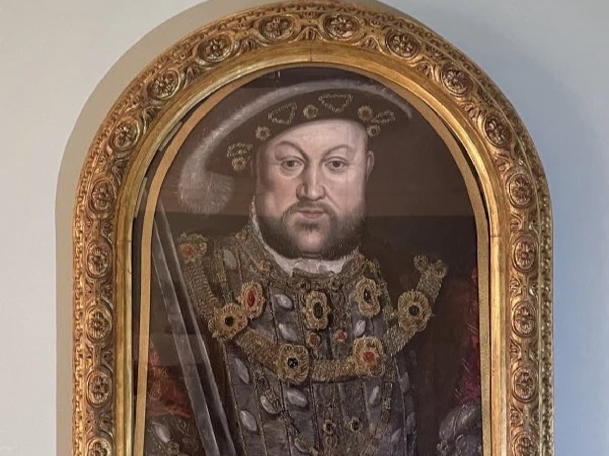 Missing portrait of Henry VIII discovered after historian spots it in background of post on Twitter [Video]