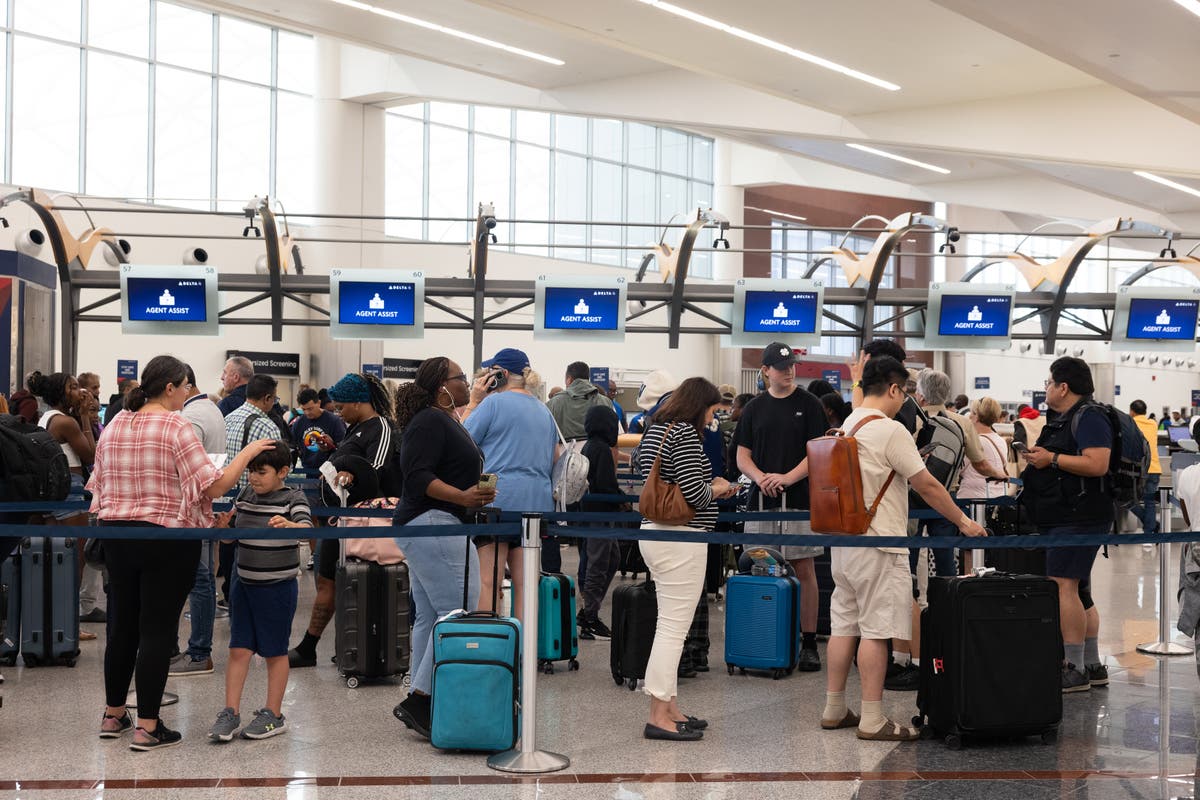 Delta wants CrowdStrike to pay after IT outage left planes grounded and travelers stranded at airports [Video]