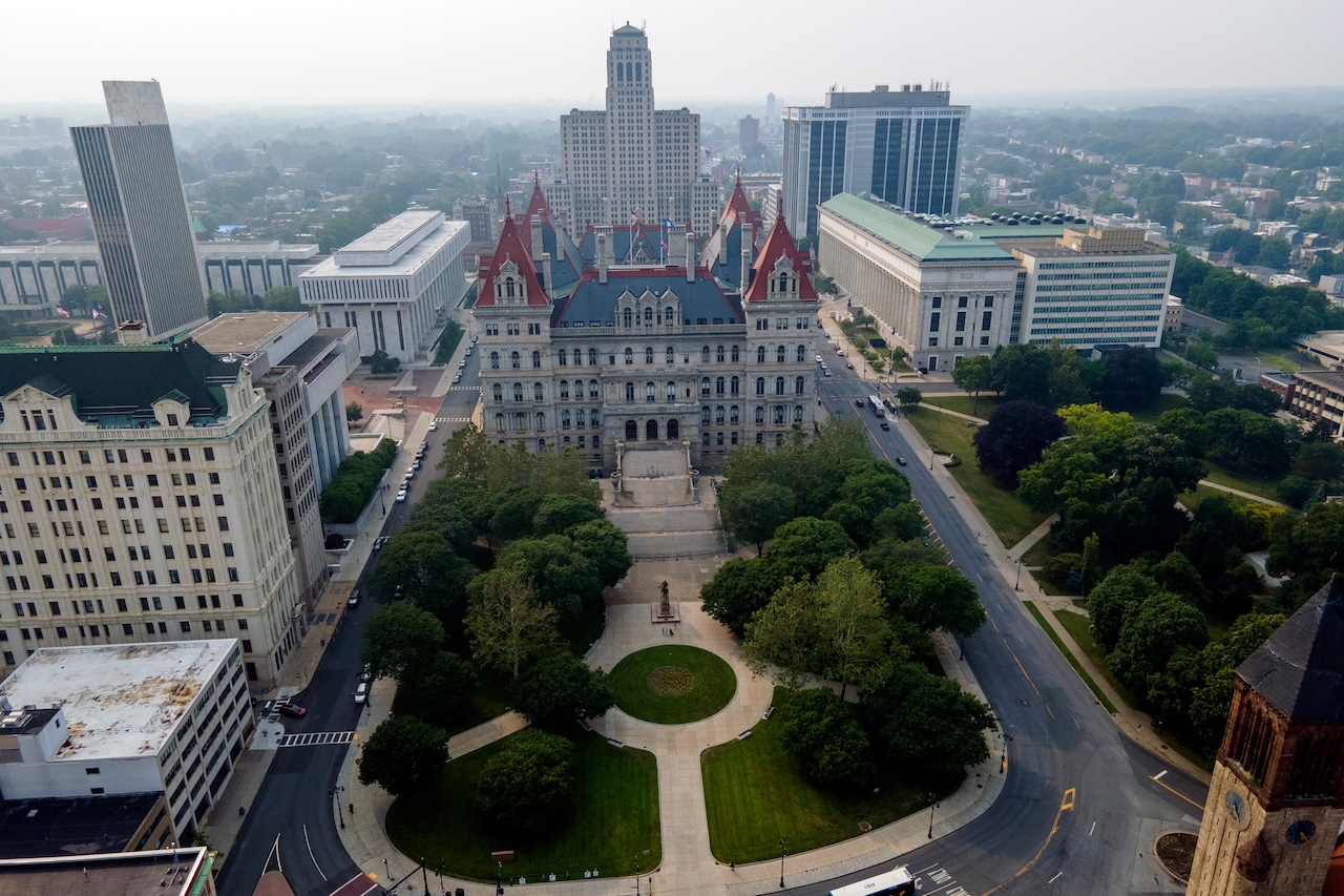 Business groups urge Hochul to order review of NY Climate Act [Video]