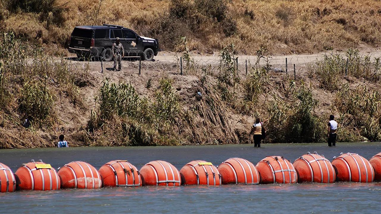 Texas border floating barrier in Rio Grande can stay for now, court rules [Video]