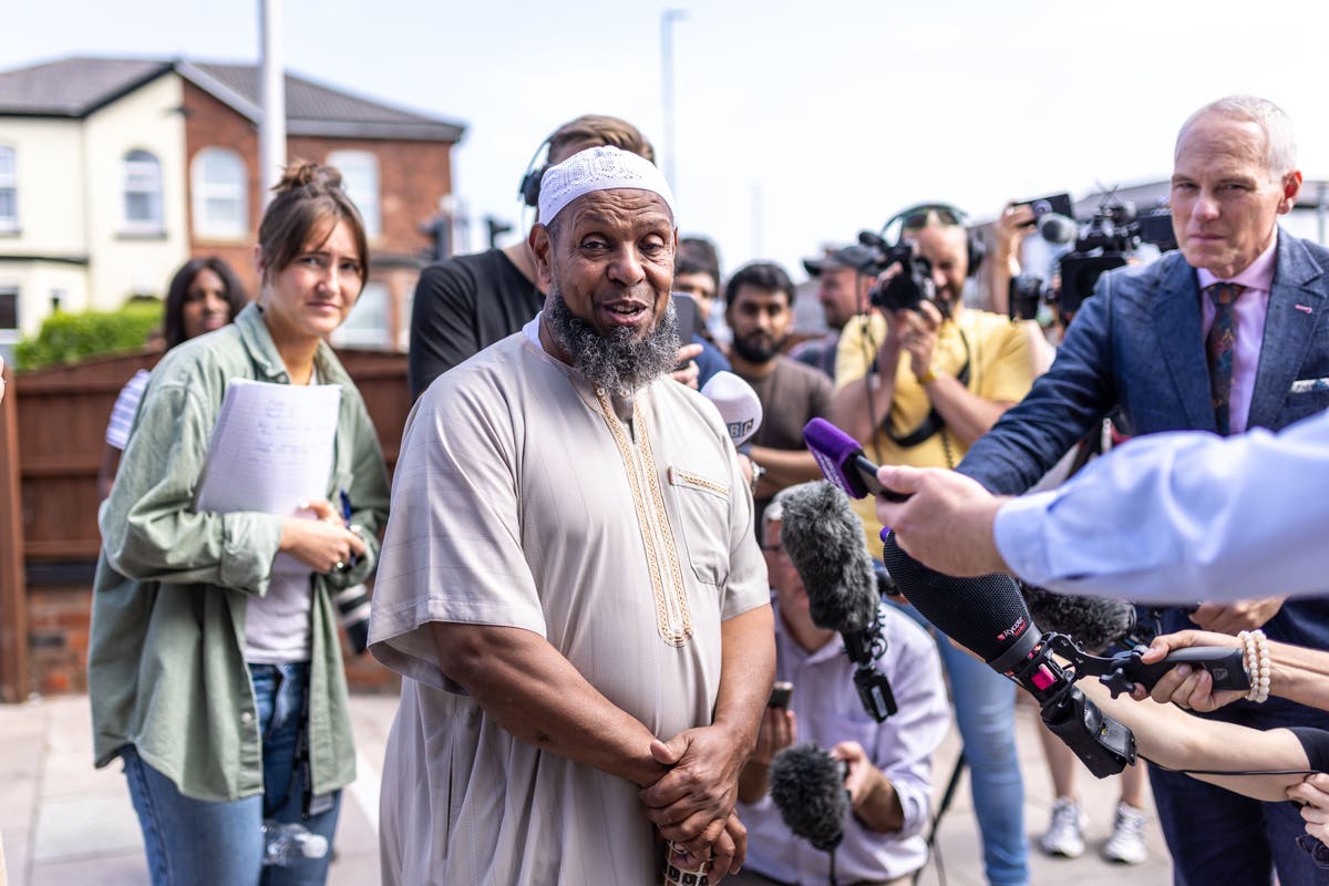 Mosque chairman feared rioters would break in and burn building down [Video]