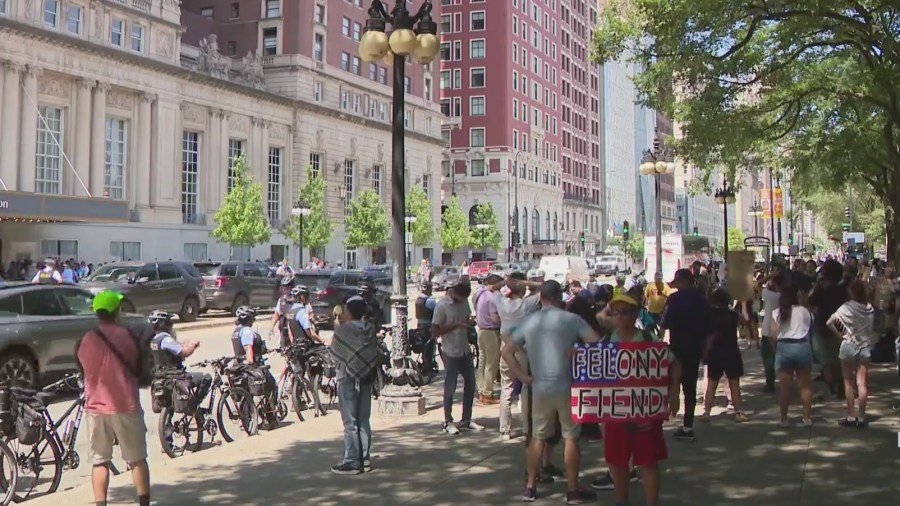 Protestors flock to downtown Chicago for Trumps appearance at NABJ conference [Video]