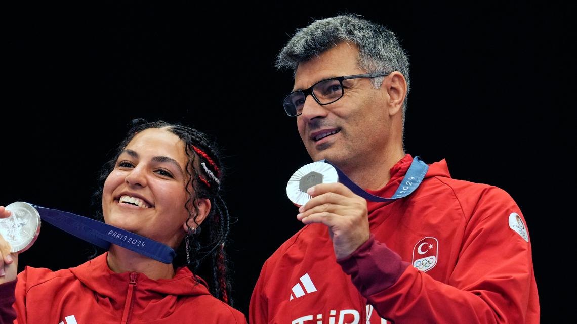 Olympic shooter’s casual style wins him silver, internet fame [Video]